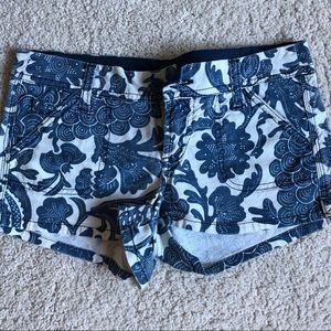 Floral patterned blue linen-like shorts